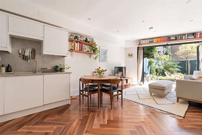 2 Bedroom Flat For Sale In Atherton Mews, Forest Gate, E7