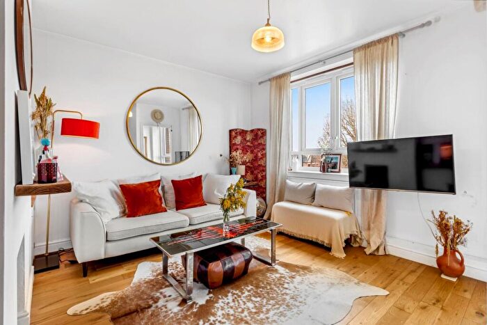 2 Bedroom Flat For Sale In Clapton Terrace, London, E5