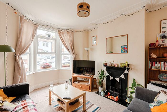 3 Bedroom Terraced House For Sale In Luckwell Road, Ashton, Bristol, BS3