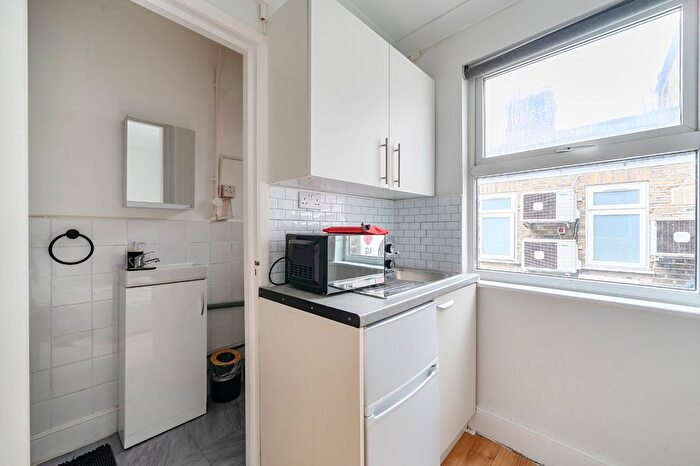Studio To Rent In High Road, Wood Green, London, N22