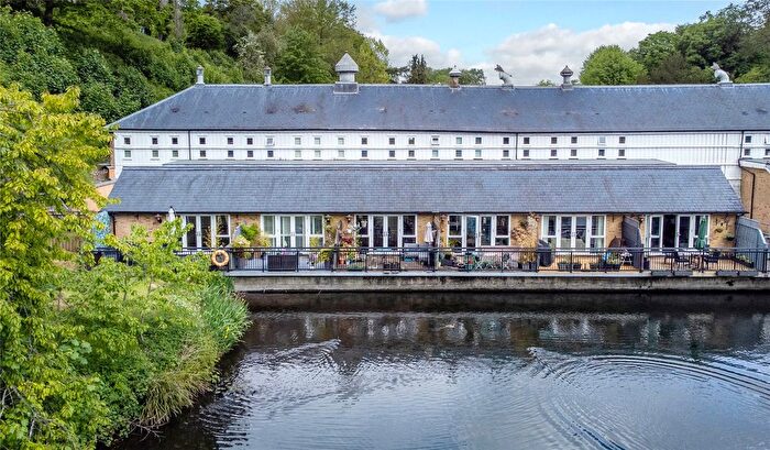 3 Bedroom Flat For Sale In Hayle Mill Road, Maidstone, Kent, ME15