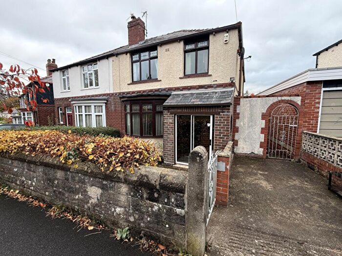 3 Bedroom Semi-Detached House For Sale In Bingham Park Crescent, Sheffield, South Yorkshire, S11