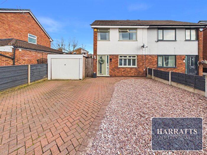 3 Bedroom Semi Detached House For Sale In Shearwater Road, Stockport, SK2
