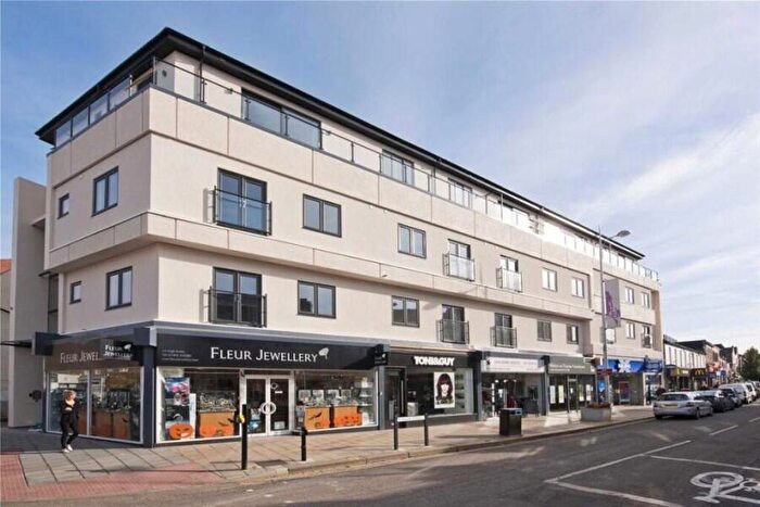 2 Bedroom Flat To Rent In Walton-on-Thames, Surrey, KT12