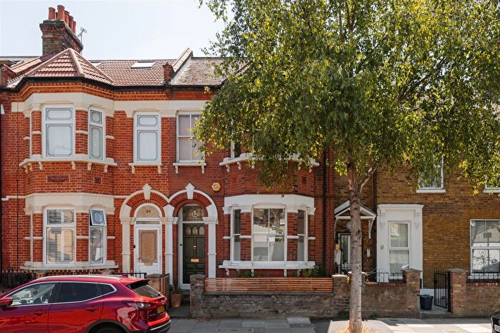 3 Bedroom Property For Sale In Millfields Road, London, E5