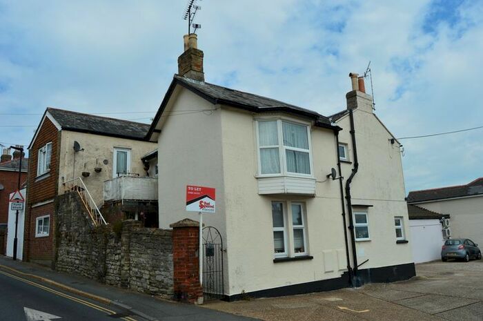 2 Bedroom Flat To Rent In St. Johns Road, Ryde, PO33