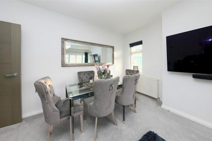 2 Bedroom Flat For Sale In Elm Park Road, Pinner, HA5