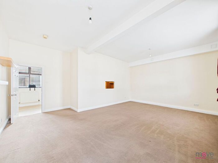 2 Bedroom Flat To Rent In Selkirk Street, Cheltenham, GL52