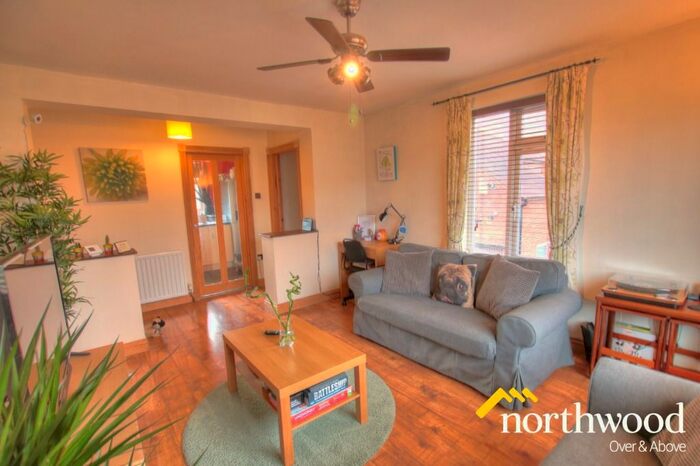 2 Bedroom Flat To Rent In Whalton Avenue, Gosforth, Newcastle Upon Tyne NE3