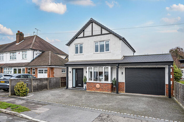 3 Bedroom Detached House For Sale In Barnett Close, Leatherhead, KT22
