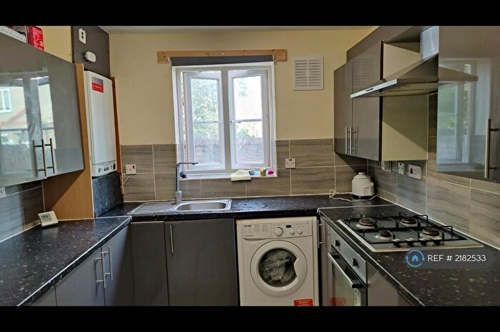 4 Bedroom Terraced House To Rent In Tollgate Road, London, E6