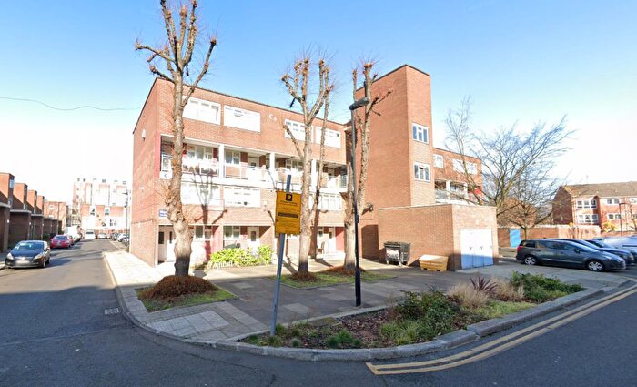 3 Bedroom House To Rent In Blaydon Close, London, N17