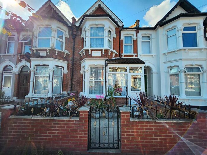 4 Bedroom Terraced House For Sale In Second Avenue, London - Chain Free!, E12