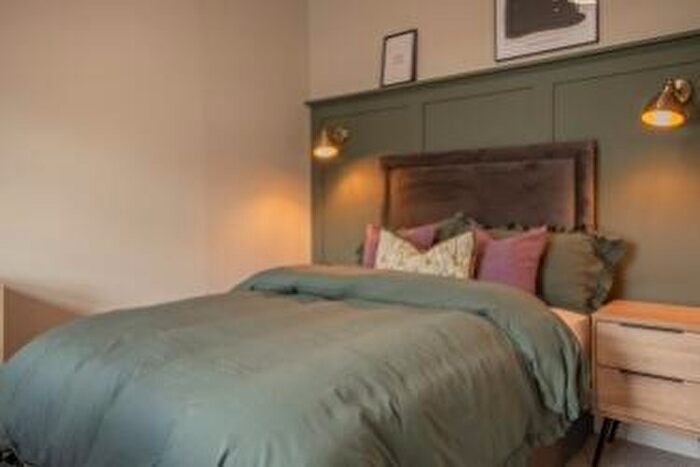 1 Bedroom Flat To Rent In Room Trafalgar Road, Beeston, Nottingham, NG9