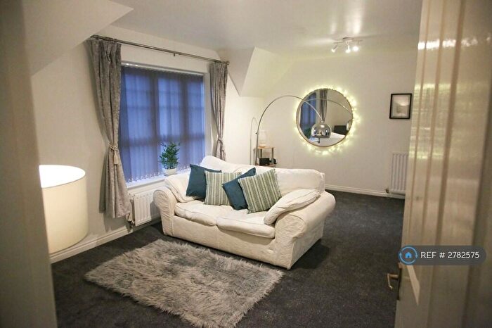 2 Bedroom Flat To Rent In Tavistock Close, Leeds, LS12