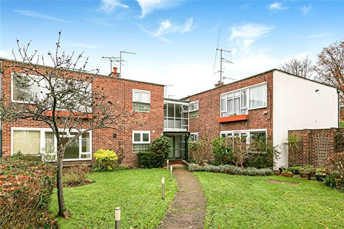 2 Bedroom Flat For Sale In Constance Road, Twickenham, TW2