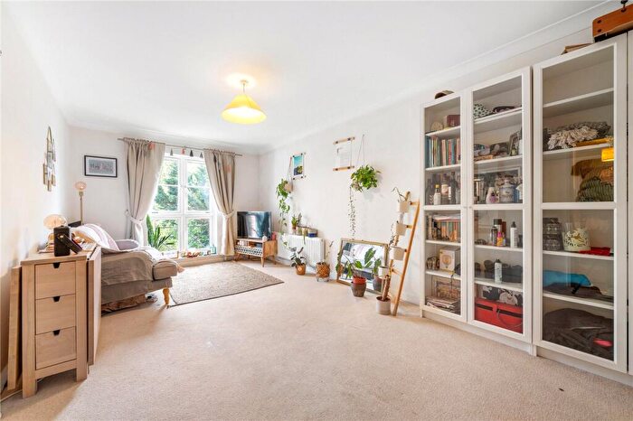 1 Bedroom Apartment For Sale In Underhill Road, East Dulwich, London, SE22