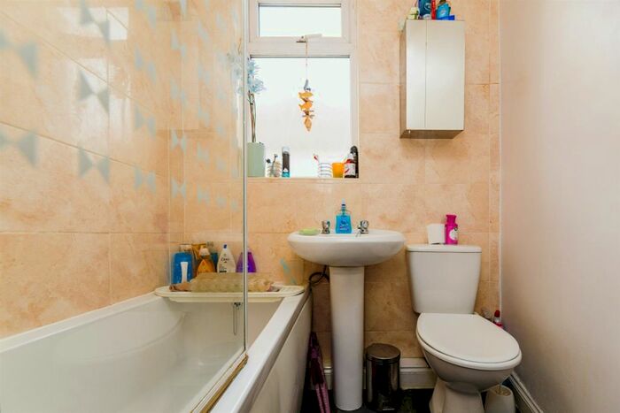 3 Bedroom End Of Terrace House For Sale In Clough Street, Rotherham, S61