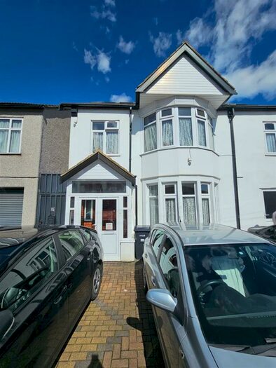 1 Bedroom Flat To Rent In Benton Road, Ilford, IG1