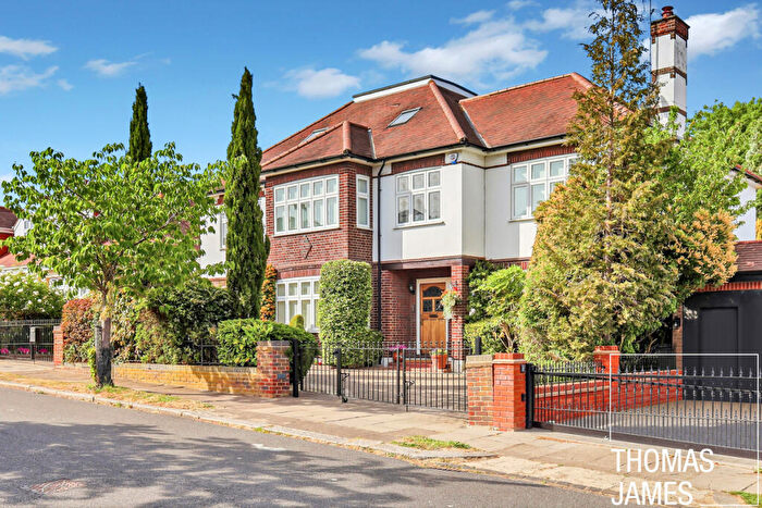 6 Bedroom Detached House For Sale In Downes Court, London, N21