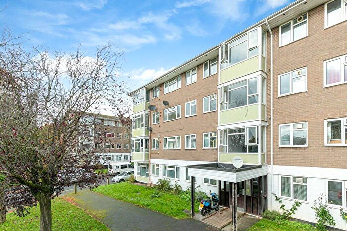 2 Bedroom Flat To Rent In Southfield Park, OX4