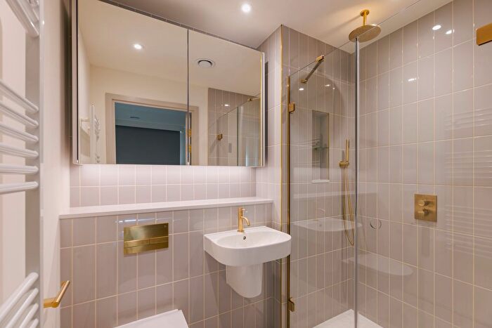 2 Bedroom Flat To Rent In The Eades, Selborne Road, London, E17