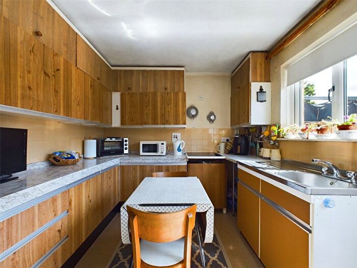 2 Bedroom Flat For Sale In Chase Cross Road, Romford, RM5