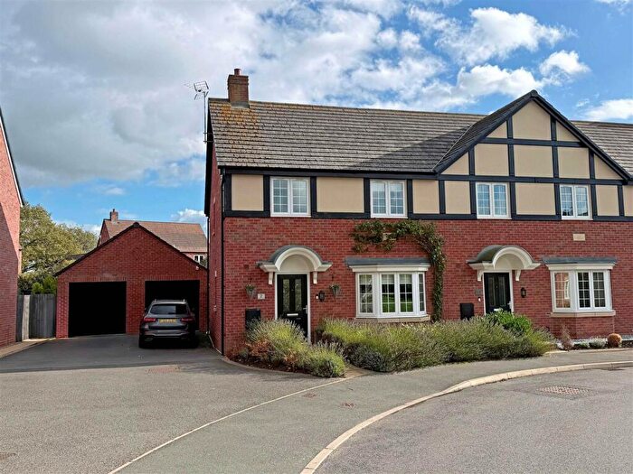 4 Bedroom Mews For Sale In Macaulay Lane, Wellesbourne, Warwick, CV35