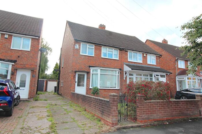 3 Bedroom Semi-Detached House For Sale In Chaffcombe Road, Sheldon, Birmingham, B26