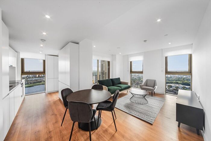 2 Bedroom Flat To Rent In One Thames Quay, Marsh Wall, E14