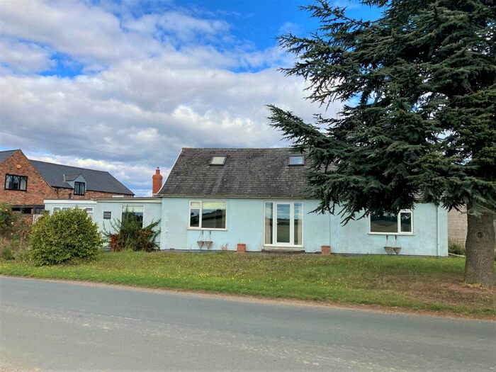 4 Bedroom Bungalow For Sale In Marston, Hull, HU11