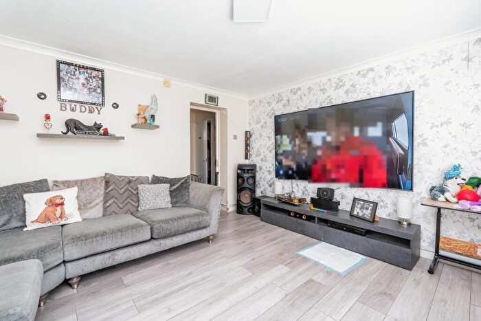 2 Bedroom Flat For Sale In Colwell Close, Southampton, Hampshire, SO16