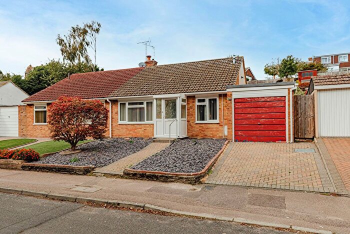 3 Bedroom Semi-Detached Bungalow For Sale In The Knole, Faversham, ME13