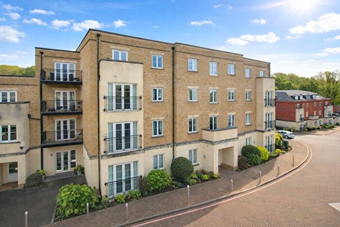 2 Bedroom Flat For Sale In Bassett, Southampton, SO16