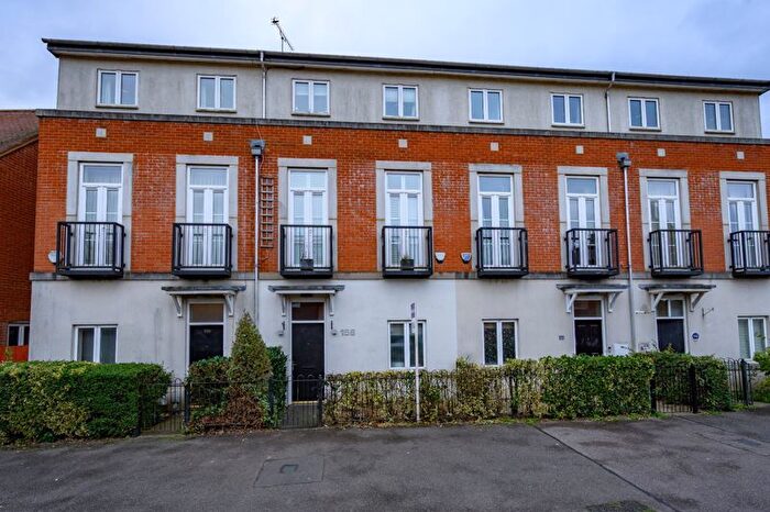 3 Bedroom Town House For Sale In Dragon Road, Hatfield, AL10