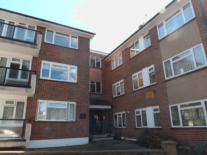 2 Bedroom Flat To Rent In Ashford Court, Cranmer Road, Edgware, HA8