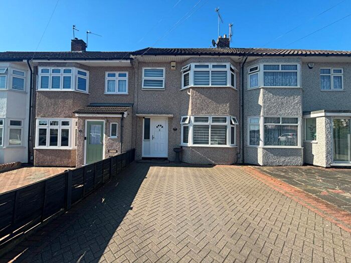 3 Bedroom Terraced House To Rent In Stour Way, Upminster, RM14