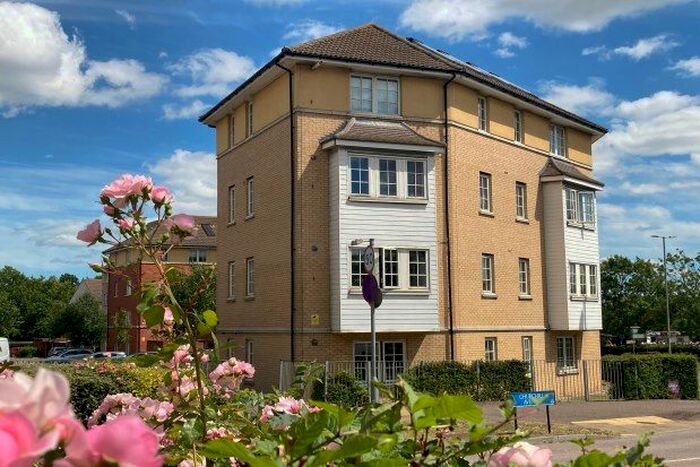 2 Bedroom Flat To Rent In Gainsborough Close, Basildon, SS14