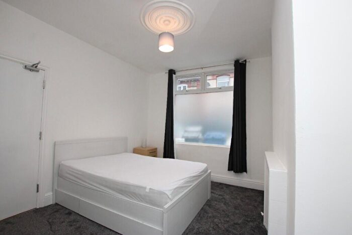 1 Bedroom House Of Multiple Occupation To Rent In Oxford Street, Kettering, Northamptonshire, NN16