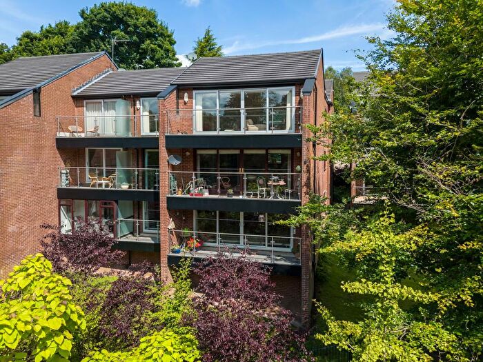 3 Bedroom Apartment For Sale In Whinfell Court, Sheffield, S11