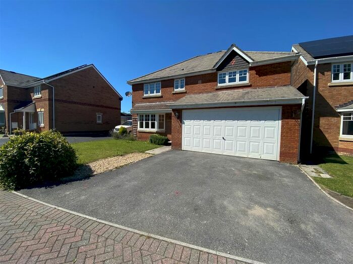 4 Bedroom Detached House For Sale In Bryn Dreinog, Capel Hendre, Ammanford, SA18
