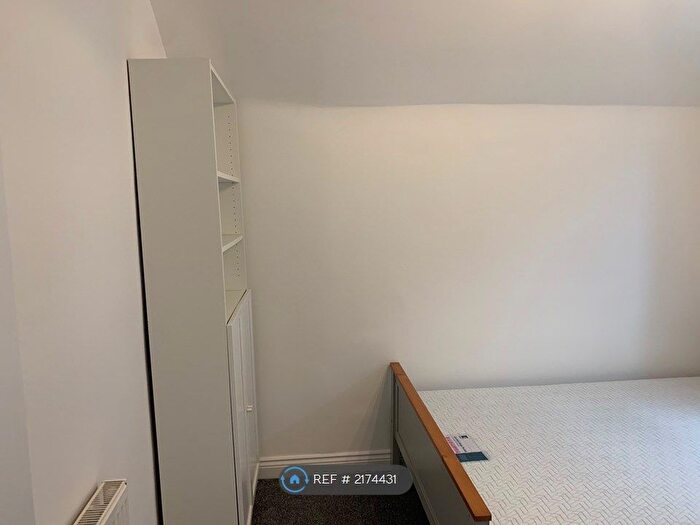 2 Bedroom Semi-Detached House To Rent In Greenfields Road, Reading, RG2