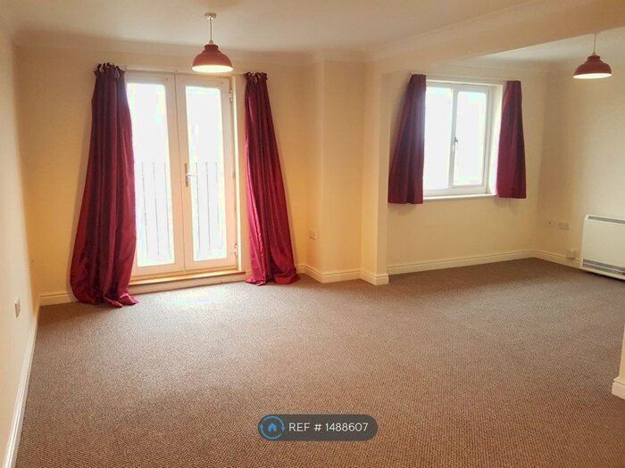 2 Bedroom Flat To Rent In Becketts Court, Northampton, NN4