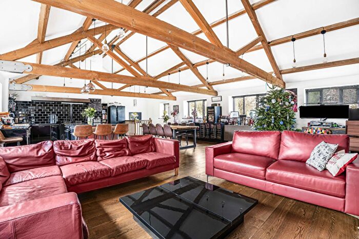 3 Bedroom Semi-Detached House For Sale In Manor Farm Barns, Somerton, OX25
