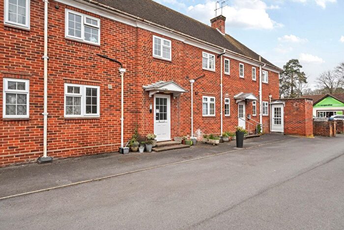 2 Bedroom Flat To Rent In Bagshot Road, Chobham, Woking, GU24