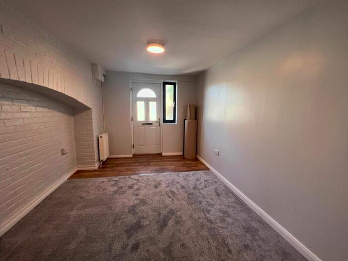 Studio To Rent In Glen Rise, Brighton, East Sussex, BN1