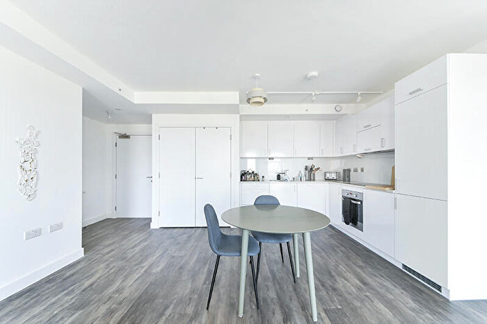 2 Bedroom Apartment To Rent In Millet Place, Pontoon Dock London, E16