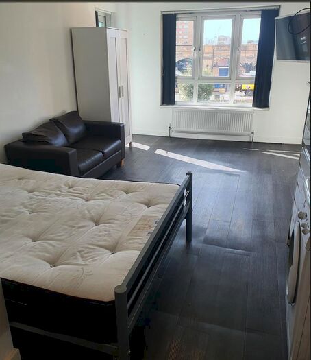 Apartment To Rent In Raymouth Road, London, SE16