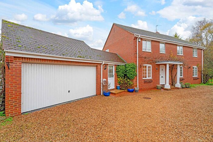 4 Bedroom Detached House For Sale In Bell Close Brackley Helmdon, Northamptonshire, NN13