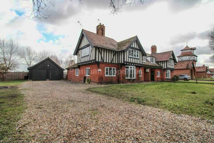 3 Bedroom Semi-Detached House To Rent In Manor Cottage, Herringswell, IP28